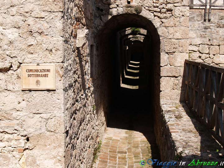 39-P5188644+.jpg - 39-P5188644+.jpg - La fortezza di Civitella del Tronto.